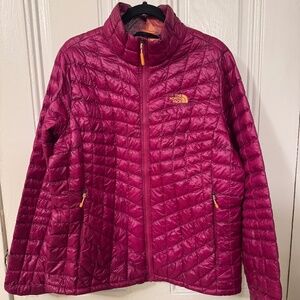 Delicious Magenta North Face Thermoball puffer - no hood